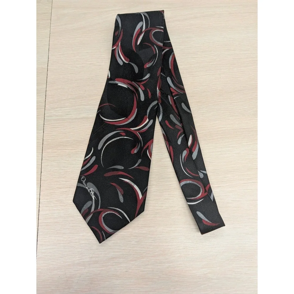 Oscar de la Renta Studio Swirl Black‎ Red Silver White Poly-Silk Men's Neck Tie